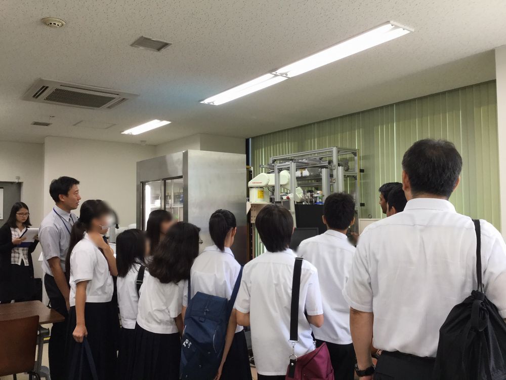 東陽中学校 理科部の学生さんが見学にこられました 見学 株式会社hci 大阪 泉大津 ロボット Ai ケーブル ワイヤー撚線機